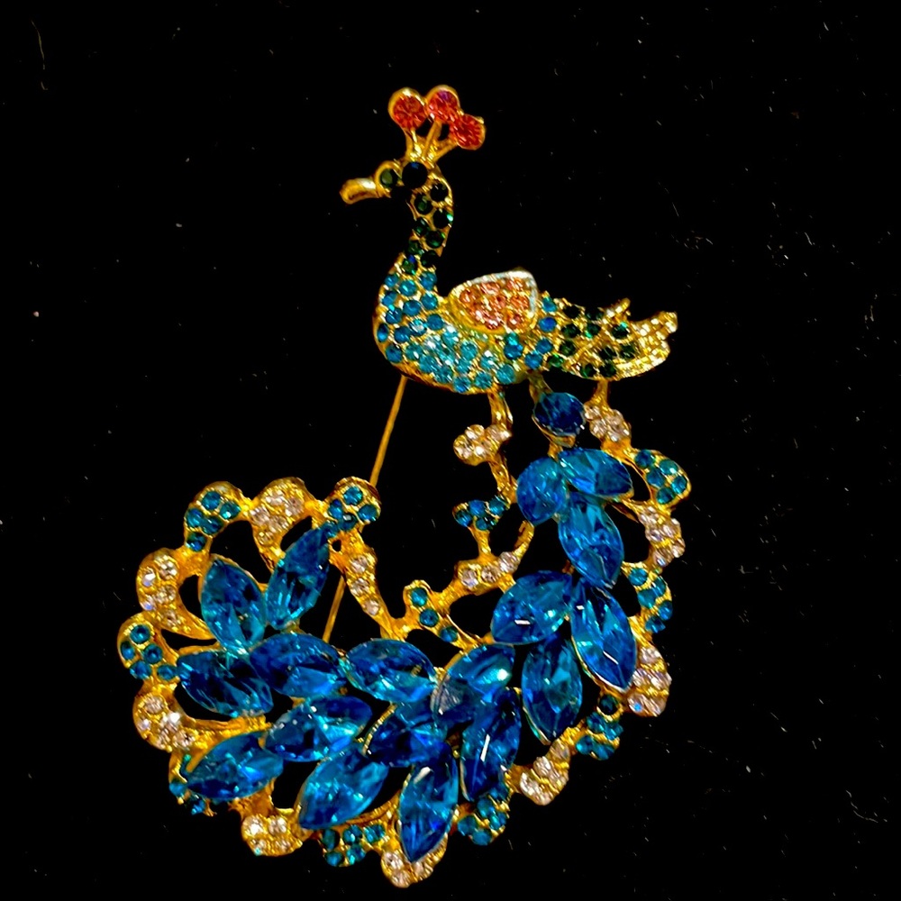 Cute Iced Out Peacock Brooch With Rhinestones